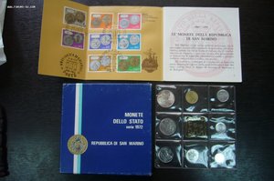 Различные наборы монет жетонов