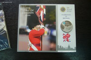 Различные наборы монет жетонов