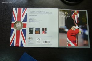 Различные наборы монет жетонов