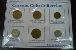 Различные наборы монет жетонов