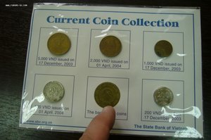 Различные наборы монет жетонов