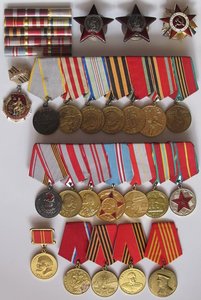 Комплект наград на 4-х членов одной семьи (две КЗ,ОВ,медали)