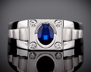 мужской перстень из платины 950 с сапфиром и бриллиантами
