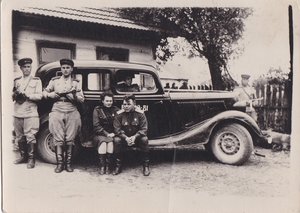ГБшник? Охрана. Автомобиль. г.Самбор. Август 1944-го.