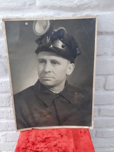 Фото, грамоты и похв.листы  на шахтёра с 1945 по 1953 года.