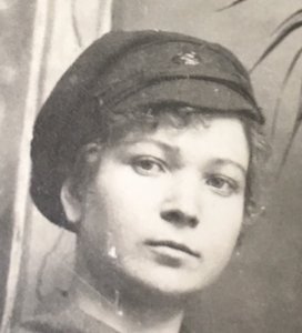 Девушка-боец з красной звездой, 1919 год