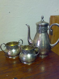 84-Сливочник,сахарница,кофейник.