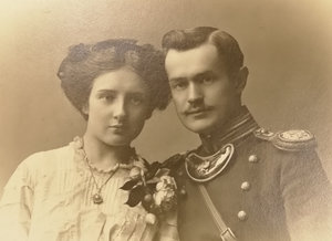 Офицер с горжетом и эполетами