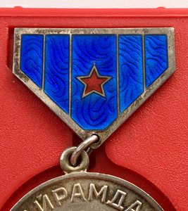 Серебряная монгольская медаль в эмалях. Номер 8598
