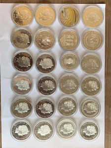 Подборка серебряных монет в капсулах НЕДОРОГО