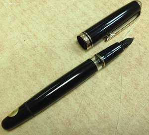 Ручка Montblanc с золотым пером