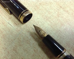 Ручка Montblanc с золотым пером