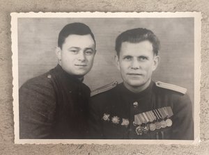Кавалер орденов Кутузова 3ст и Суворова 3ст.
