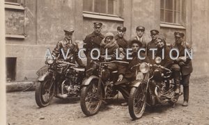 Военные лётчики на мотоциклах. 1930-е годы. 2 фото.