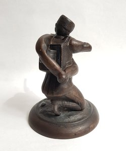 "Солдат стреляющий с колена" Касли 1907 г.