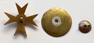 Знак об окончании Чугуевского военного училища. РИА.