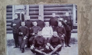 Старинная фотография в центре Подполковник А.Ф..Квятковский