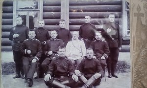 Старинная фотография в центре Подполковник А.Ф..Квятковский