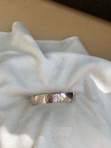 Интересное дизайнерское кольцо в белом золоте с бриллиантом