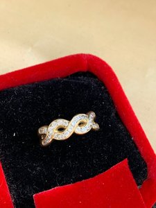 Кольцо бесконечность или косичка шикарное все в бриллиантах