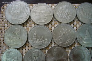 Комплект юбилейных рублей СССР в альбомах