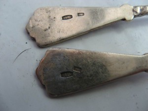 12 серебрянных ложечек.