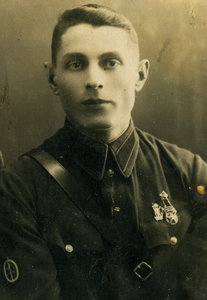 НКВДшник с Товарищем. Нашивка, Знаки.