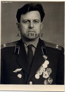 Подп-к СА с 2 медалями Советско-Китайской дружбы. Заверено.