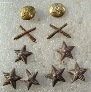 Эмблемы, кокарды, погоны и прочее.