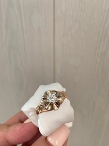 Классическое золотое 585 пробы кольцо с крупным бриллиантом