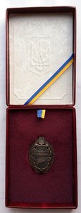 Заслуженый строитель Украины с документом,серебро,коробка.