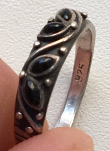 12 серебряных ювелирных изделий. Кольца, серьги, кулоны.
