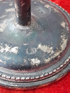 Две рюмки на высоких ножках