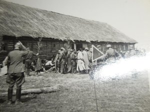 Фото с немецкими солдатами и техникой.
