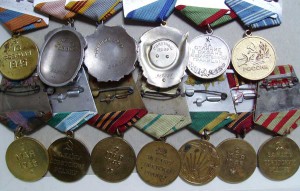 Куча орденов и медалей