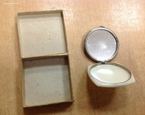 В коробочке пудреница ЛАТВИЙСКАЯ ССР 1957 год