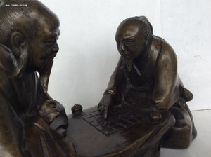 Бронзовая статуэтка «Поединок в шашки»