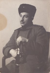 Подполковник кавалерийских (казачьих?) частей РККА. Бекеша.
