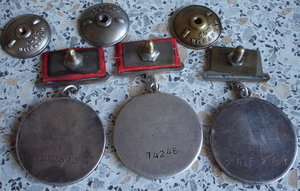 5 медалей за Отвагу. (три на маленькие колодки)