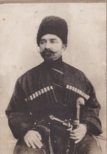 Кавказец (грузин?) с оружием: кинжал,шашка. 1900-е гг.