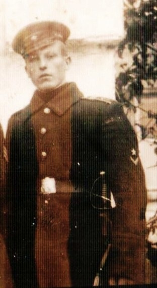 Из архива курсанта УС ВМС. г.Ораниенбаум:фото с палашом 1947