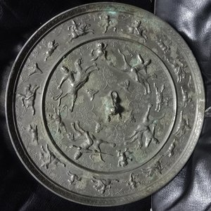 Китай, очень большое бронзовое зеркало.