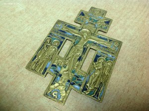 Распятие с предстоящими многоэмальное