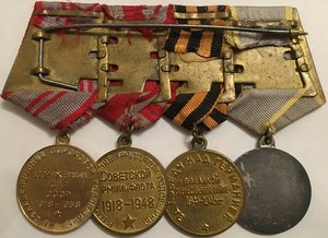4 МЕДАЛИ НА ЛАТУННОЙ КОЛОДКЕ-БЗ с ВОЖДЯМИ.