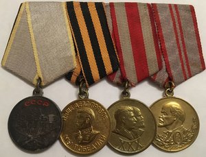 4 МЕДАЛИ НА ЛАТУННОЙ КОЛОДКЕ-БЗ с ВОЖДЯМИ.