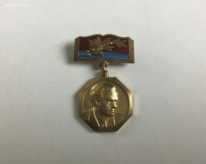Лауреат премии имени Ярослава Галана.