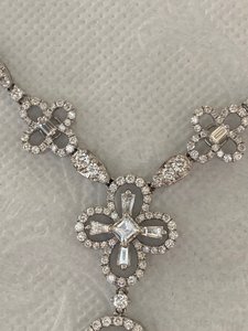 Шикарное дорогое колье с бриллиантами 10 карат..дешево