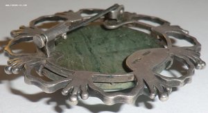 Брошь 875 с камнем