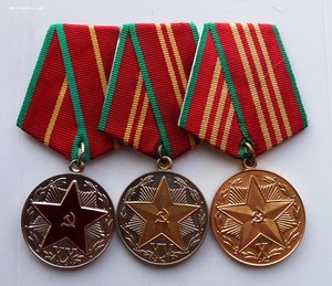 Комплект выслуги в КГБ, медаль 20 лет нейзильбер,лучи закр.