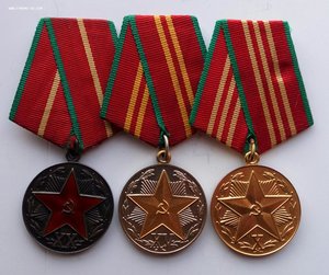 Комплект выслуги в КГБ, медаль 20 лет серебро, лучи острые.